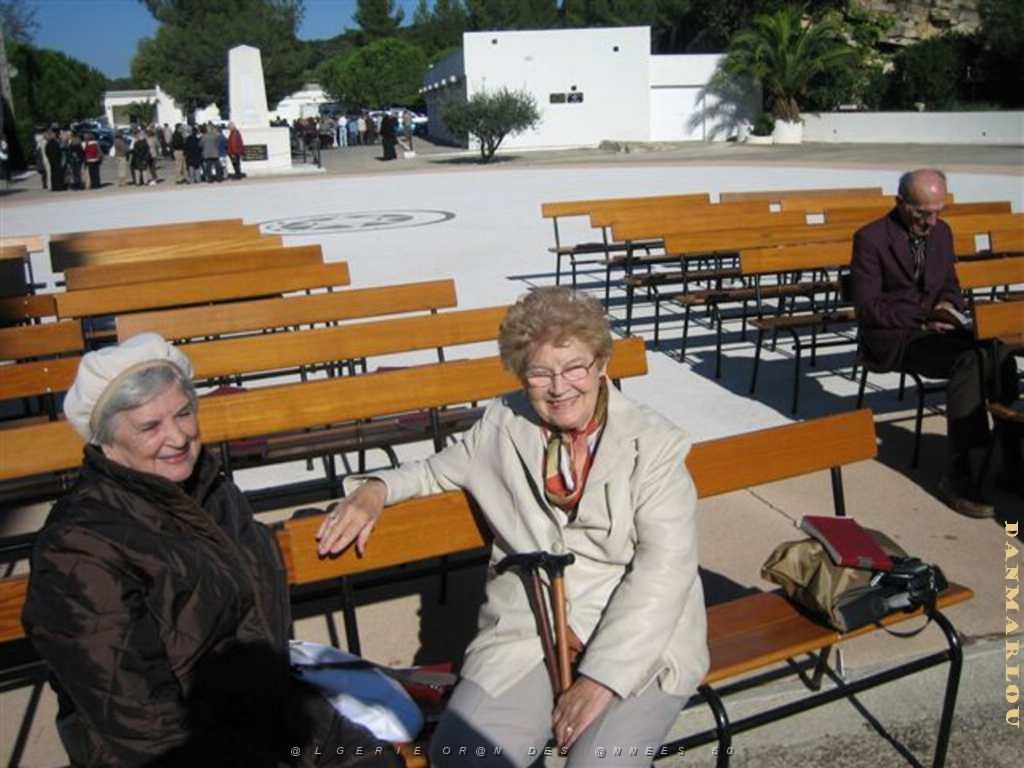NIMES OCTOBRE 2008 PATRONAGE DE MARAVAL P1040775 2 Cecile et son amie Paulette Amoros.JPG